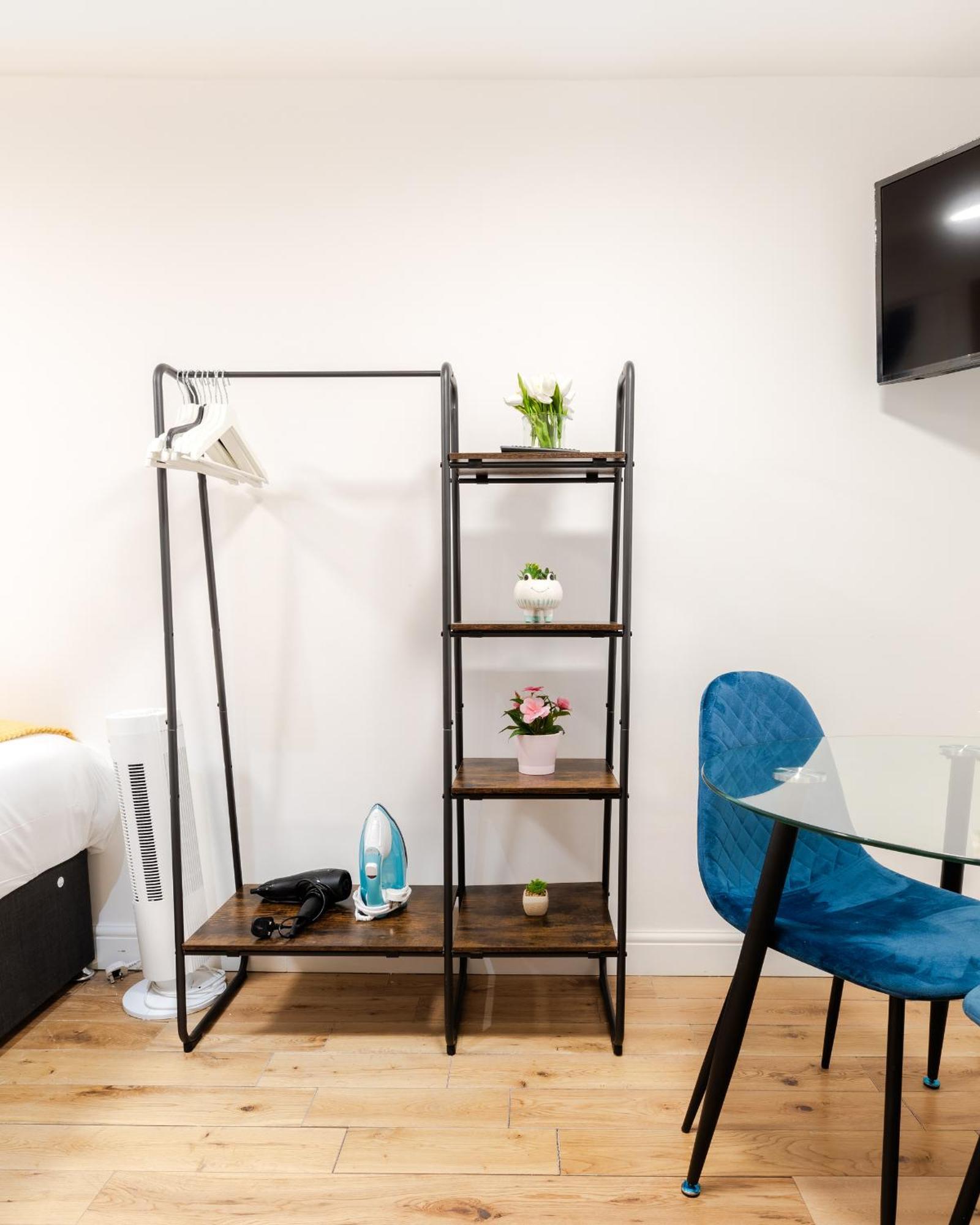 Hyde Park Budget Studios! * London
