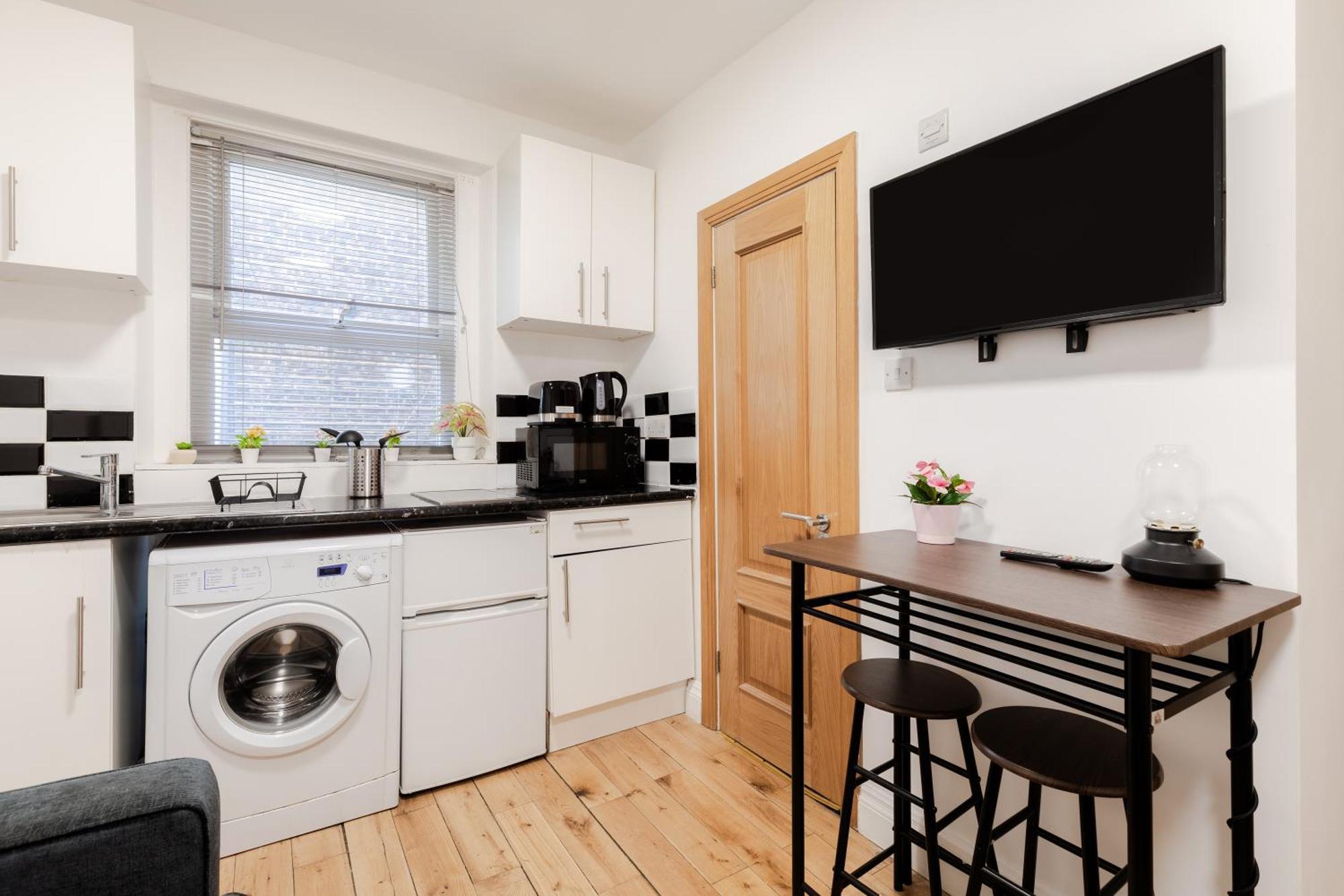 Apartment Hyde Park Budget Studios! *