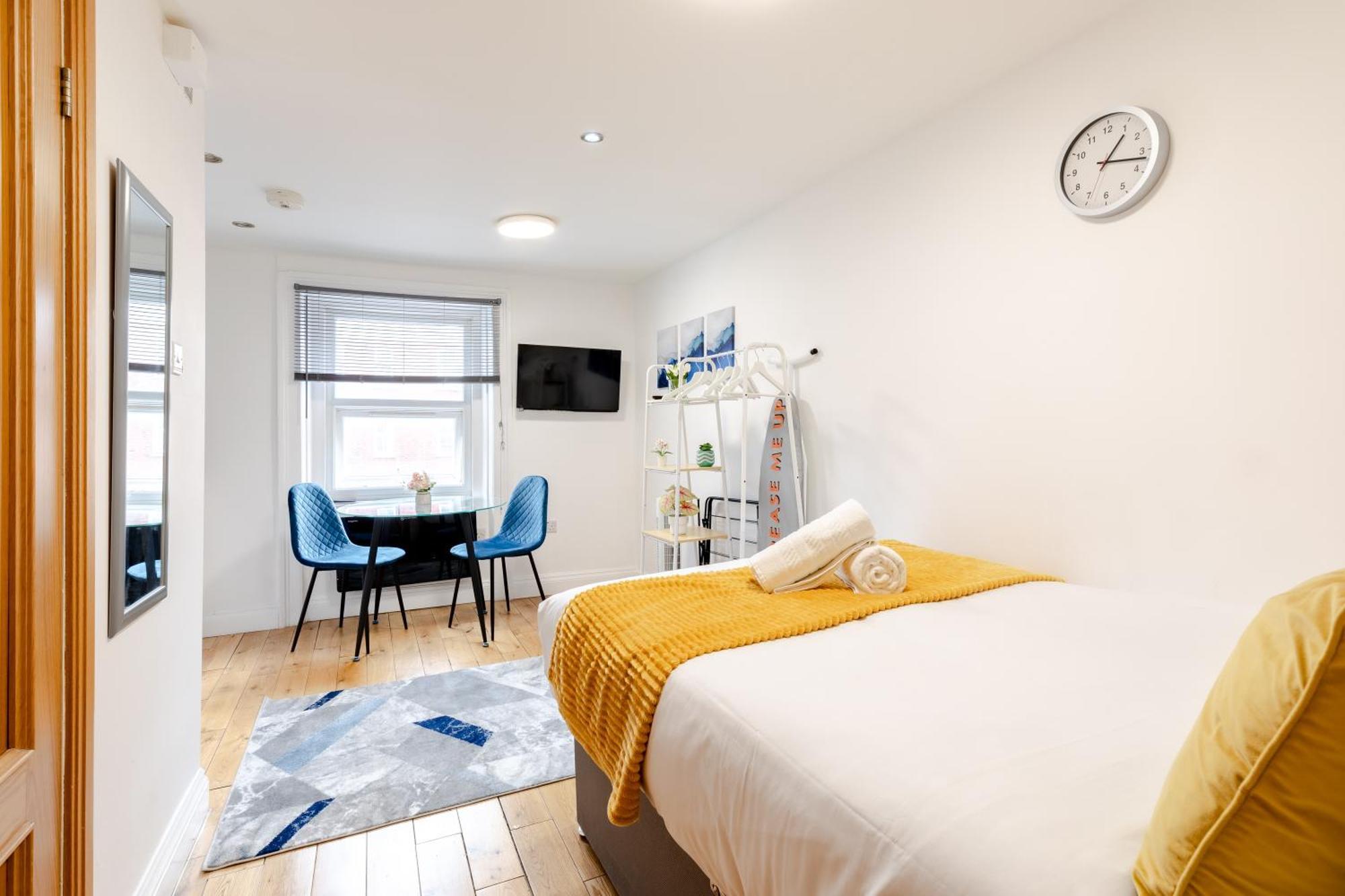 Hyde Park Budget Studios! * London