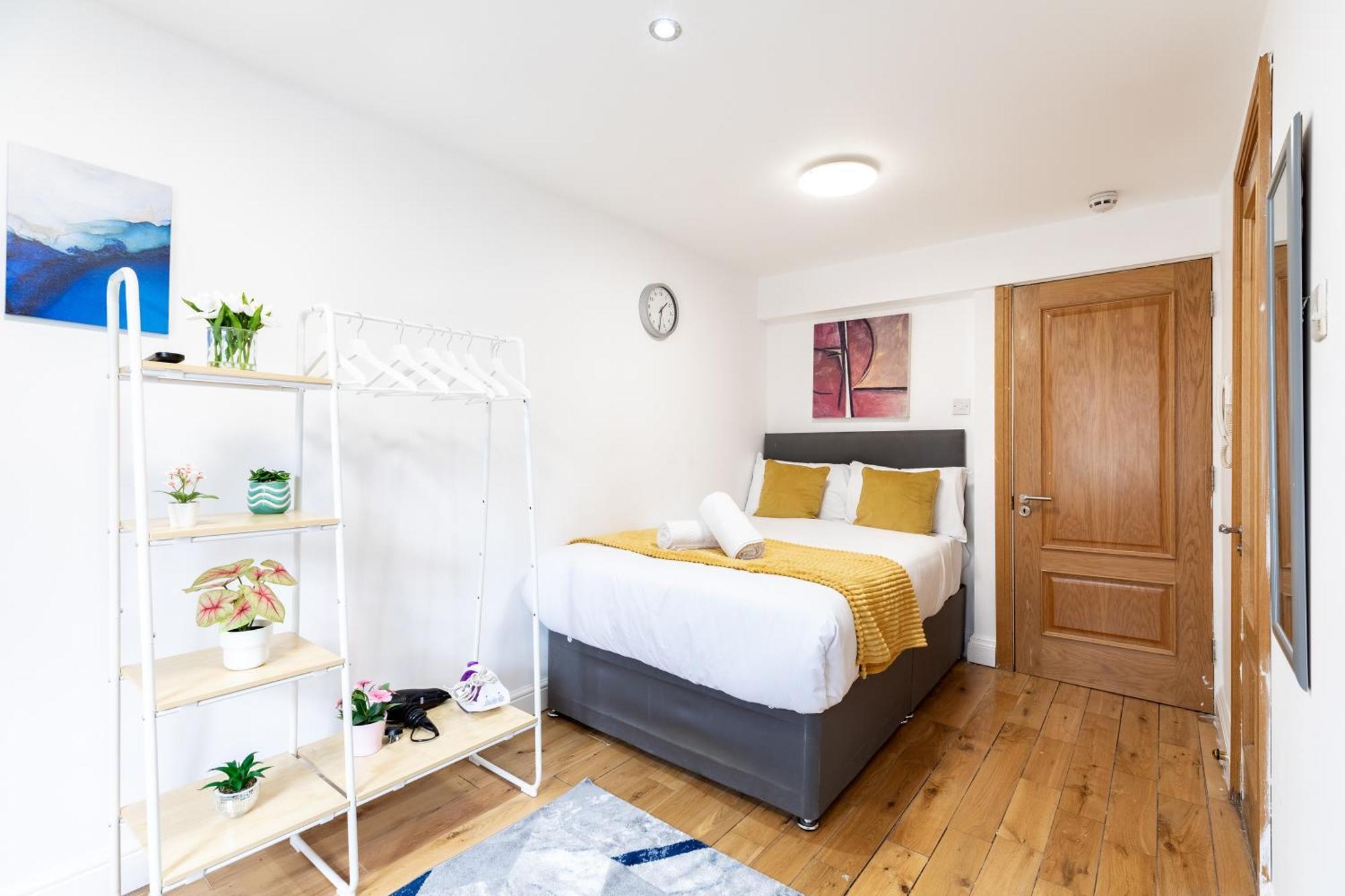 Apartment Hyde Park Budget Studios!